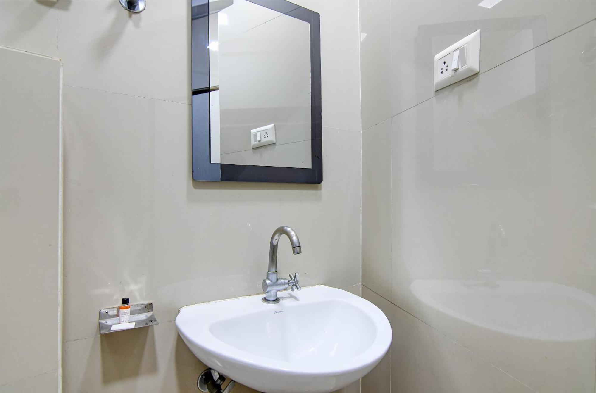 Hotel Q Inn Kolkata Ngoại thất bức ảnh